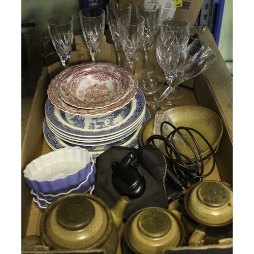 15 - Domestic items to include Denby, Crown Ducal and a Garmin SatNav