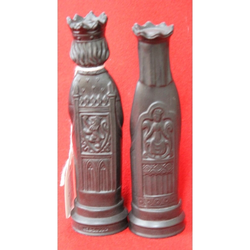 291 - Wedgwood, a black basalt King and Queen, tallest piece 14cm high