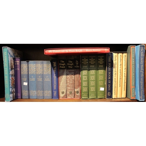 13 - FOLIO SOCIETY A shelf of 20 titles inc.boxed sets