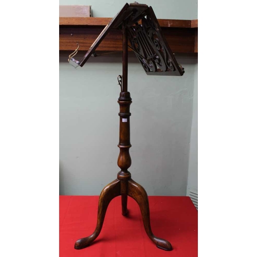 133 - A Regency design duet music stand, pierced mahogany adjustable platforms, with gilded column motifs,... 