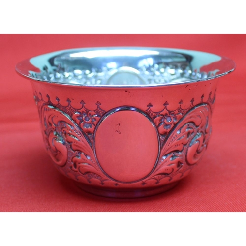 116 - An Edwardian silver bowl, embossed decoration, Birmingham 1906, 127g, together with a case of silver... 