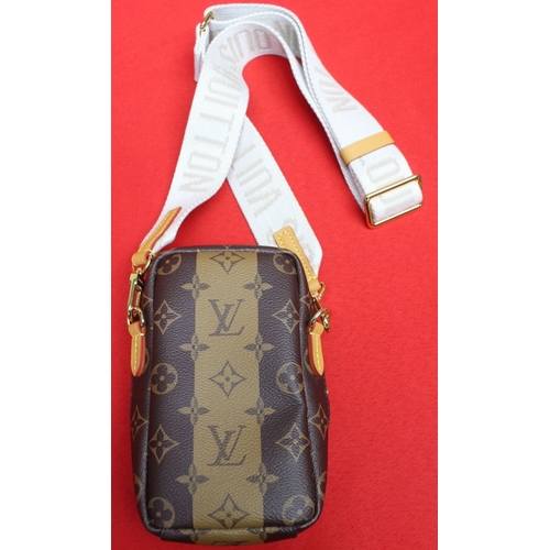 333 - Louis Vuitton iPhone bag