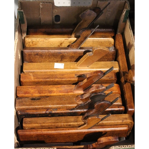 46 - A box containing 12 Victorian moulding planes