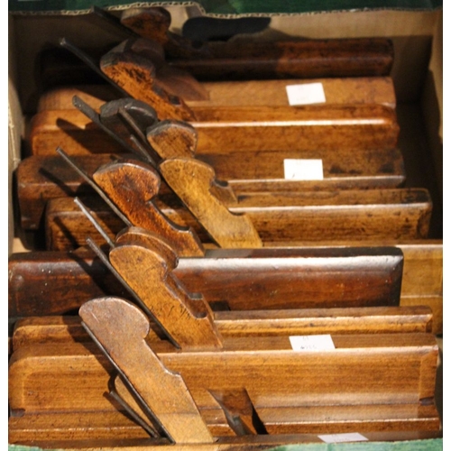 47 - A box containing 11 Victorian moulding planes