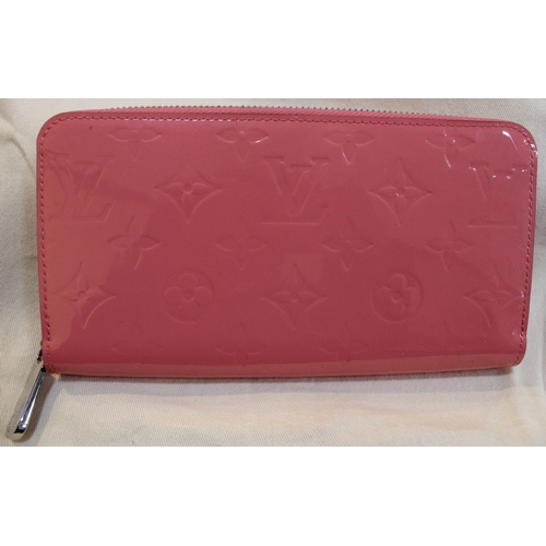 219 - A Louis Vuitton zip around ladies wallet, in patent pink 