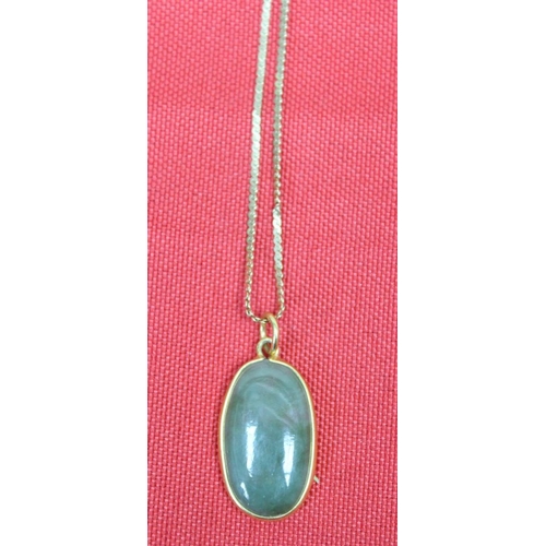 234 - An 18ct gold chain suspending a Jade pendant, chain weighs 3.5g