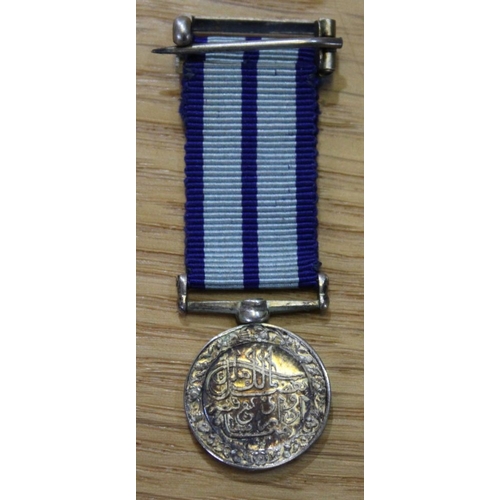 33 - A Delhi Darbar 1903 Edward Vll medal on ribbon, medal 17mm dia