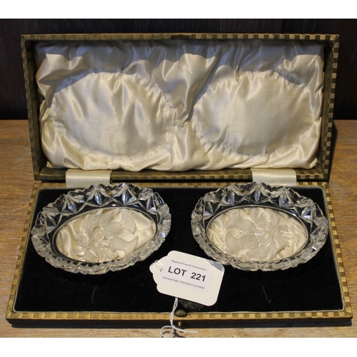 221 - Pair of cut glass dishes with thistle decoration, boxed