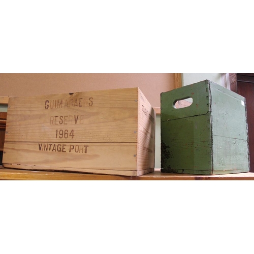 125 - A vintage wooden green painted six bottle crate