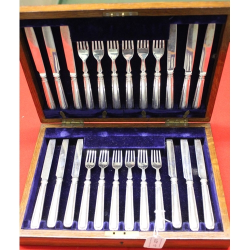 17 - Elkington and Co, an oak canteen box of silver dessert knives and forks for twelve, Birmingham 1919