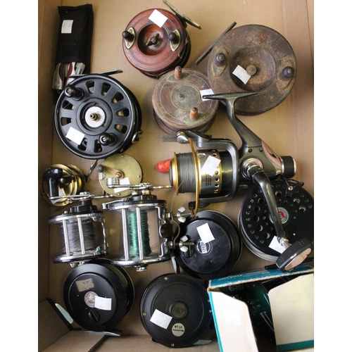 22 - A box containing a selection of vintage fly reels, boat reels wooden and brass and a fisherman's mul... 