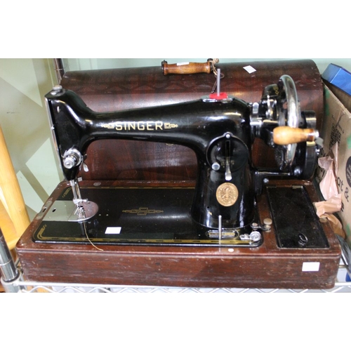 297 - A Vintage Singer Hand Crank Sewing machine in original carrying case in good clean condition