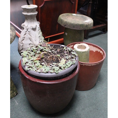 346 - A red glazed garden pot together with four other garden ornaments (5)