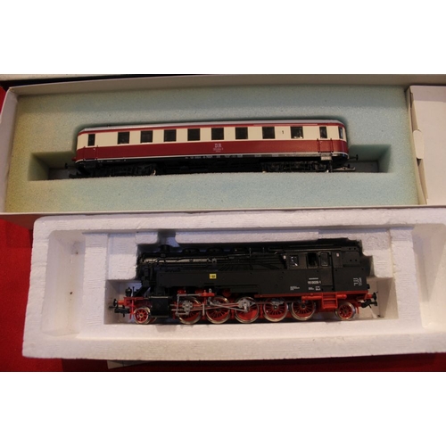 143 - Piko - German manufactured model railway engine 5/6332 with a Steuerwagen BR195. Both in original bo... 