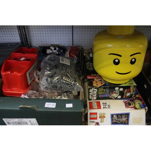 451 - A large quantity of Lego, includes 