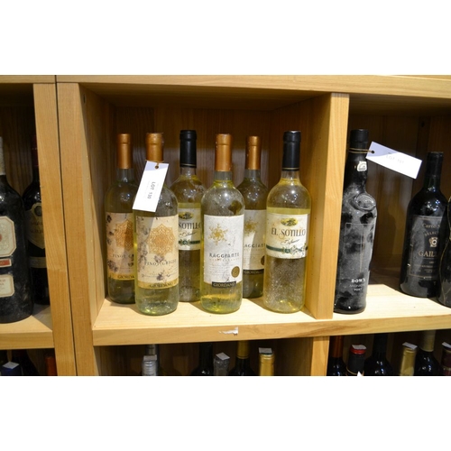 130 - Mixed lot containing six white wines (6)