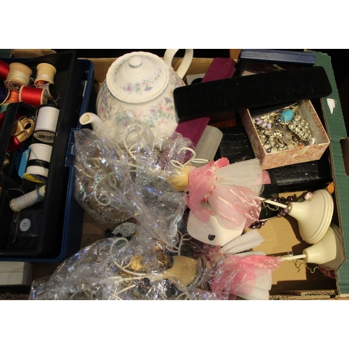 161 - A box containing a quantity of costume jewellery