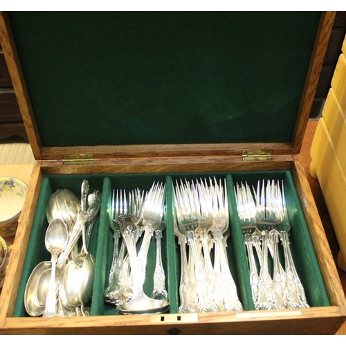 177 - An oak canteen of A1 silver plated cutlery, Kings pattern design, includes a pair of sauce ladles, a... 