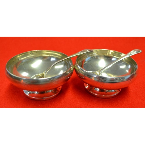 20 - A pair of silver pepper pots, London 1900, together with a pair of silver salts and two condiment sp... 