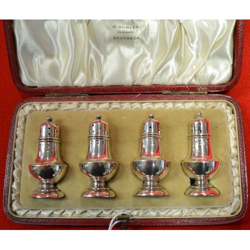 22 - A set of four Victorian silver individual pepper pots of Georgian design, Birmingham 1894, 5cm high,... 