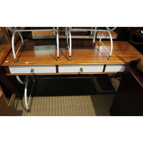 256 - A part bedroom suite comprising of dressing table, four door chest and pair of bedside tables all wi... 