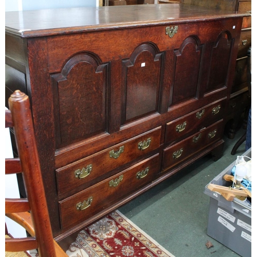 296 - A George III oak mule chest, the cover hinges open to reveal candle box. Having four arch panel fron... 