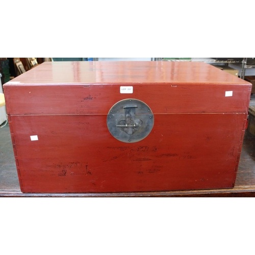 297 - An Oriental red lacquer trunk with fitted carrying handles 78 cm wide