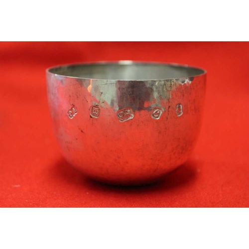 27 - A plain planished silver bowl, London 1977, 8cm dia, 121g