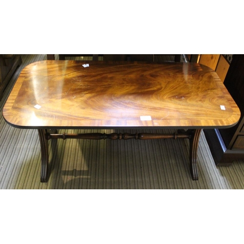 175 - A reproduction mahogany coffee table