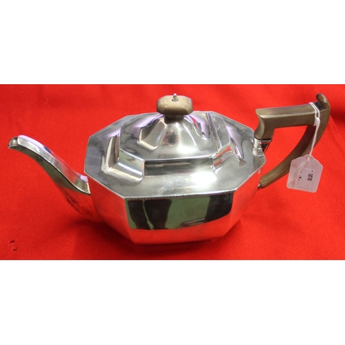 271 - A Georgian design silver teapot, Sheffield 1927, 765g