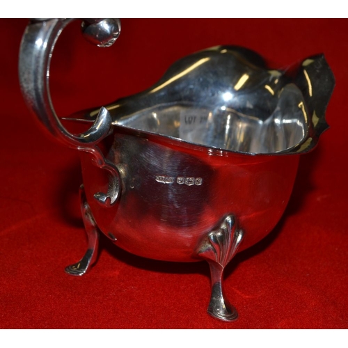 275 - A Georgian design silver gravy boat, with acanthus scroll handle, Sheffield 1960, 285g