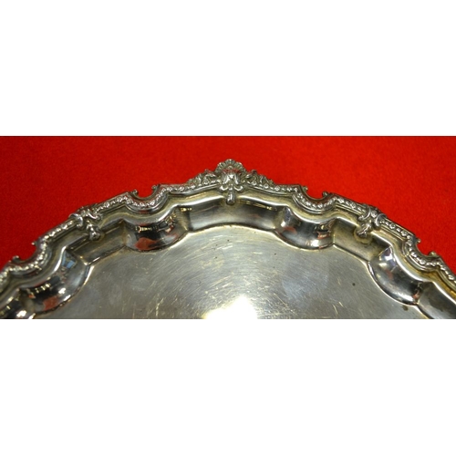 276 - A Georgian design silver salver, cast rim upon three claw feet, 21cm diameter, 370g