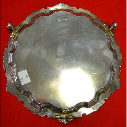 276 - A Georgian design silver salver, cast rim upon three claw feet, 21cm diameter, 370g