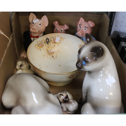 353 - A selection of porcelain cats, pigs, etc