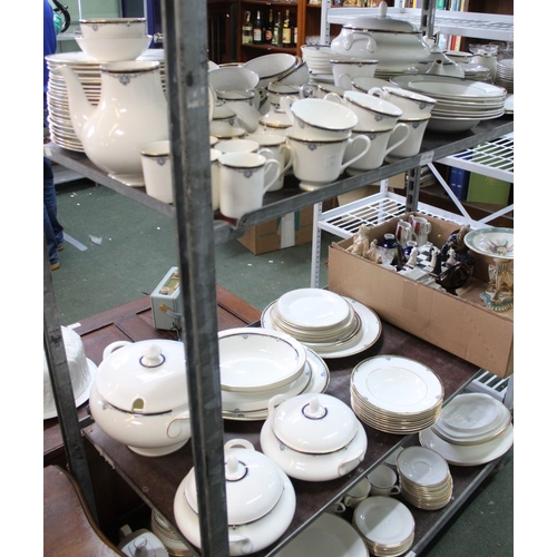 422 - An extensive selection of Royal Doulton Princeton china, to include dinner plates, side plates, soup... 