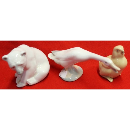 135 - A Lladro white bear, a Nao chick and other Lladro items (6)