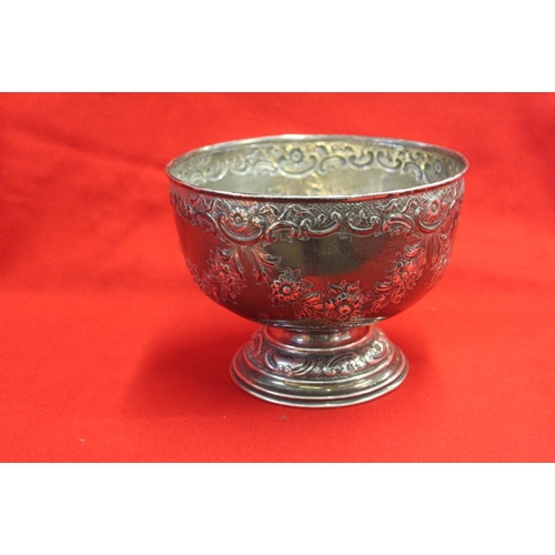 619 - A late Victorian silver bowl, embossed floral swag decoration, Birmingham 1900, 19.5 cm diameter, 41... 