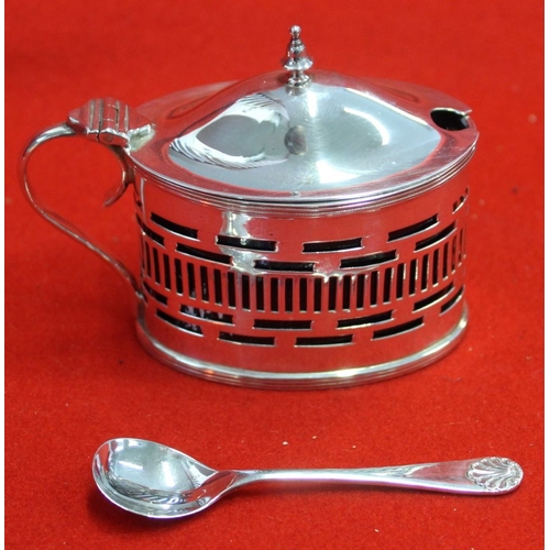 626 - A Regency design silver four piece silver condiment set, comprising pair of salts, pepper pot and li... 