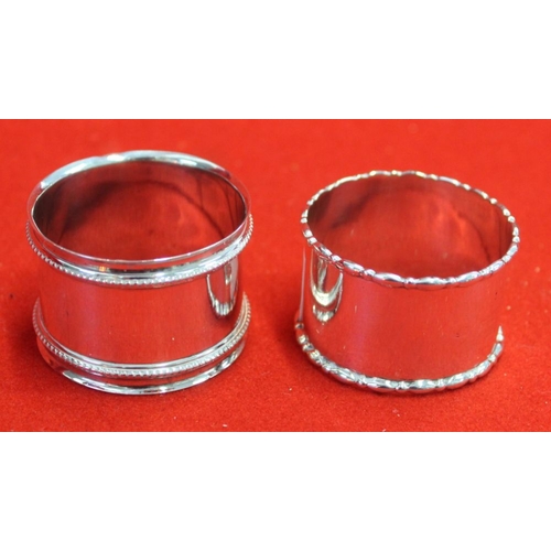 628 - A silver dish 14cm diameter and two silver napkin rings, combined weight 118g