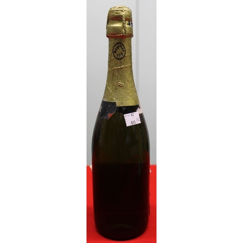 76 - Moet & Chandon Champagne (boxed) 1 bottle
 Veuve du Vernay Sparkling, 1 bottle 
 (2 bottles total in... 