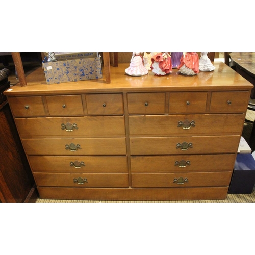 209 - A Ethan Allen by Baumitter of Vermont, USA, a dressing table together with matching chest of drawers