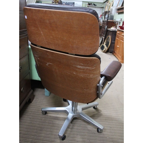 216 - An Eames design buttoned leather ply and metal swivel chair, creasing to upholstery, no visible spli... 