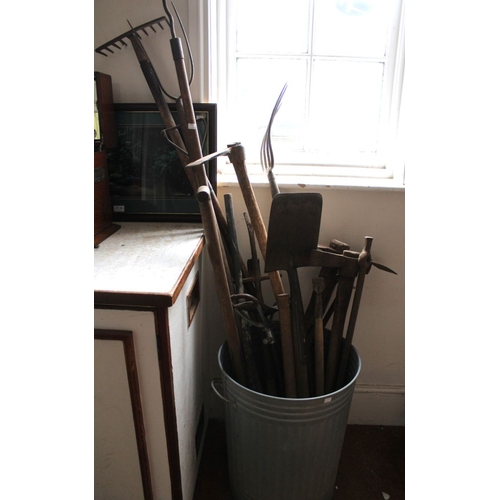 428 - A metal bin containing a wide selection of groundwork/farm tools