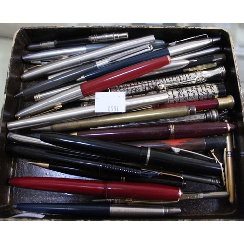 441 - A collection of pens, fountain pens, pencils, etc