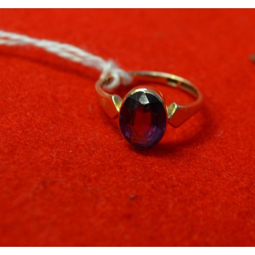 46 - A 9ct gold amethyst set ring