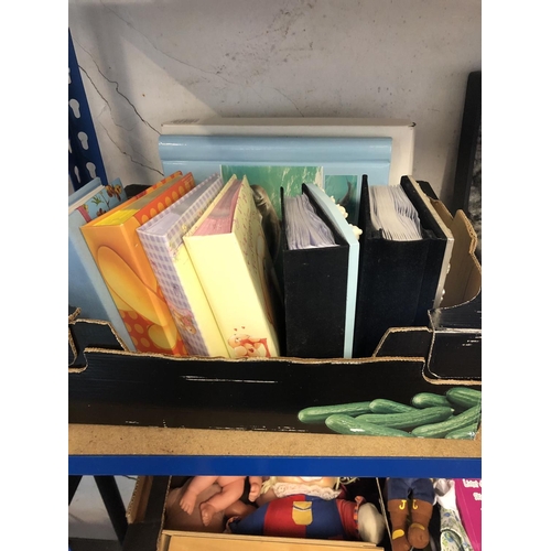 24 - Box photo albums