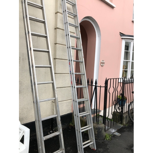 442 - Aluminium extending ladder