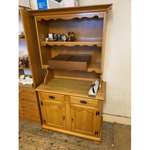 35 - Light wood dresser