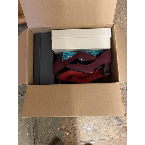 42 - Box shoes