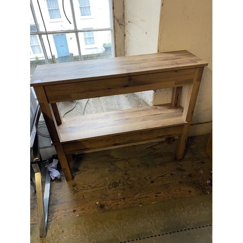 61 - 2 wood effect benches